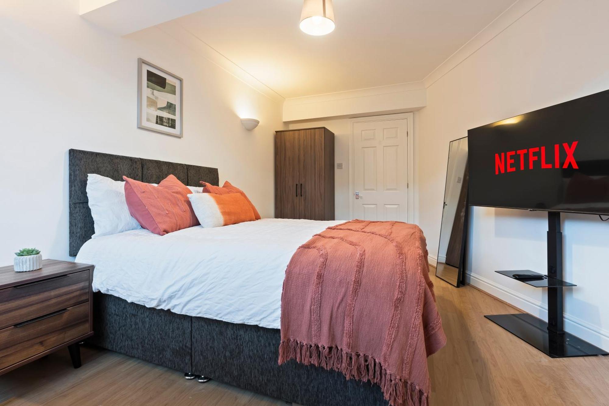 Elegant Flat In Prime Location -sleeps 4 - Parking Leeds (West Yorkshire)