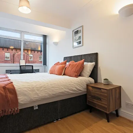 Elegant Flat In Prime Location -Sleeps 4 - Parking Apartment Leeds  Exterior photo