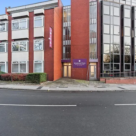 Elegant Flat In Prime Location -Sleeps 4 - Parking Apartment Leeds  Exterior photo