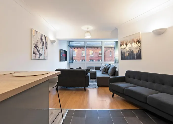 Elegant Flat In Prime Location -Sleeps 4 - Parking