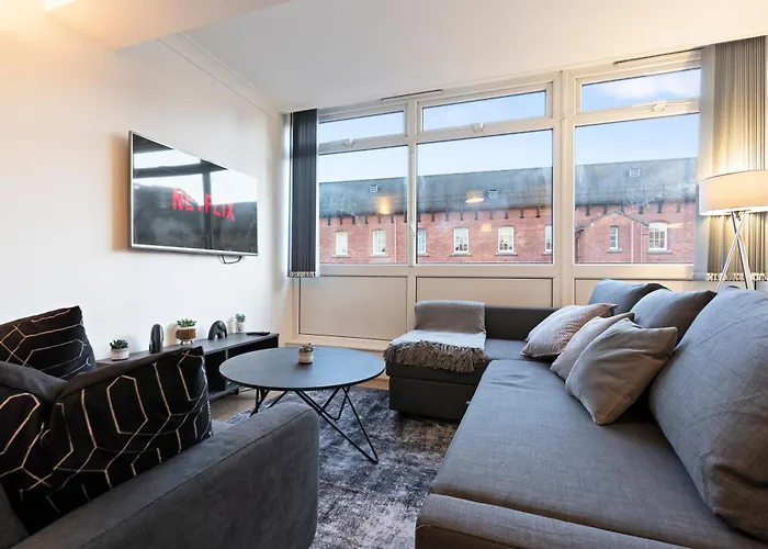 Elegant Flat In Prime Location -Sleeps 4 - Parking
